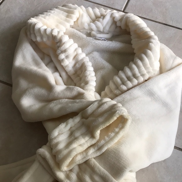 Midnight by Carole Hochman Other - Cozy Plush robe in ivory